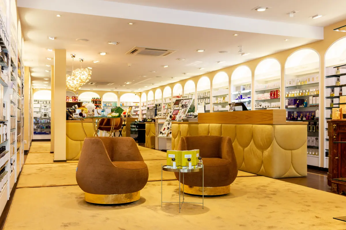 ZEGG Geschäfte | ZEGG Hotels & Stores
